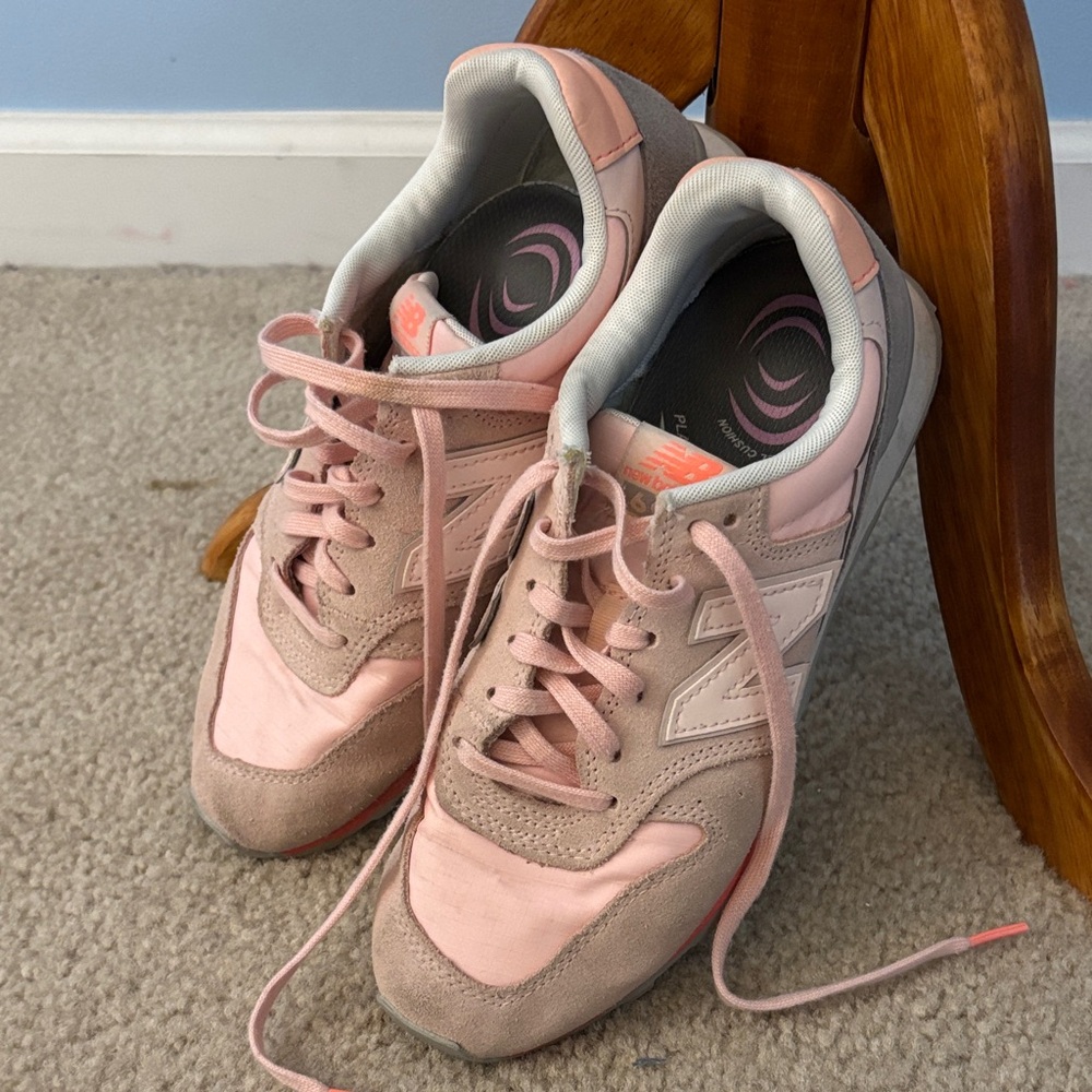 New Balance 696 Pink and Gray sneakers size 7 women - Picture 3 of 8